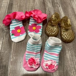 Set of baby socks/shoes